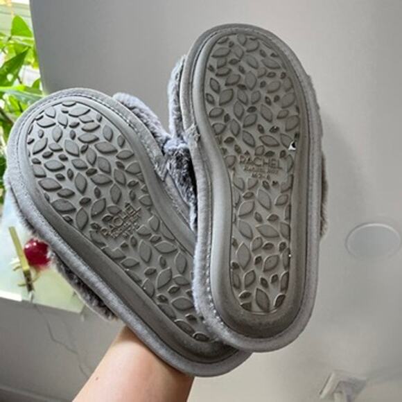 RACHEL Rachel Roy Gray Fuzzy Open Toe Slippers Size 7-8 - Picture 3 of 4